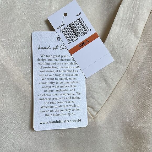 Band of the Free Cash Ivory Long Sleeve Satin Popover Blouse - Picture 4 of 7